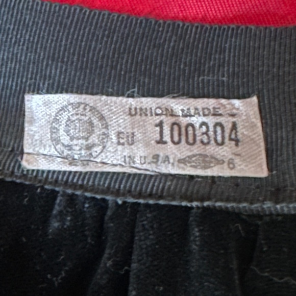 STYLISH VINTAGE BLACK VELVET RETRO CLOCHE - GROSGRAIN BAND + LARGE JEWEL HATPIN main image 7